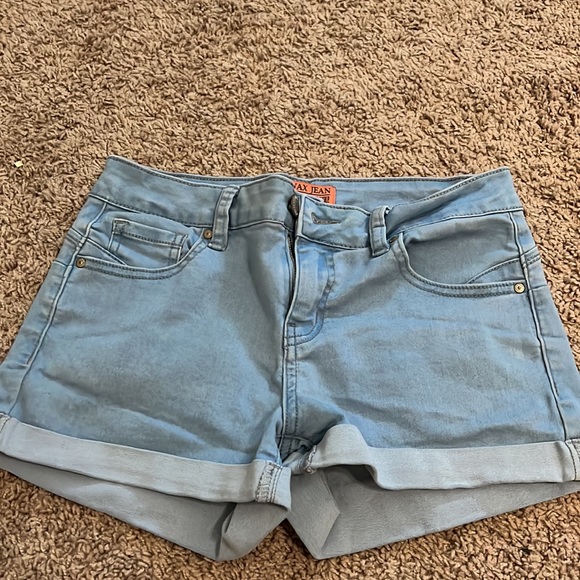 Shorts - Picture 2 of 6